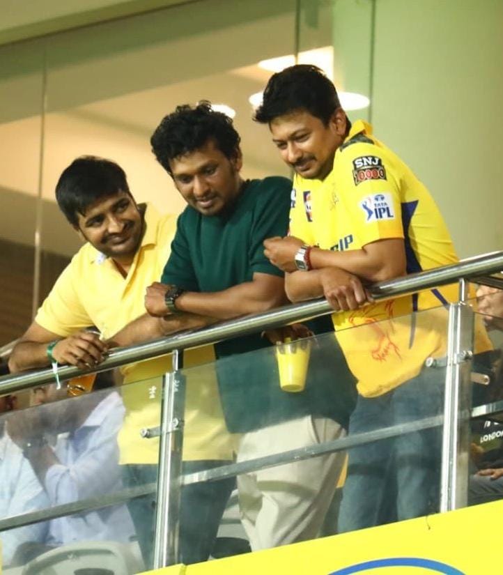 VanjikumarS's tweet photo. சேப்பாக்கத்தில் @ChennaiIPL VS @rajasthanroyals போட்டியை கண்டு களிக்கும் அமைச்சர் உதயநிதி ஸ்டாலின்..!!!
@Udhaystalin
@Dir_Lokesh
#Actor_Sathish https://t.co/D1I0x7yueJ