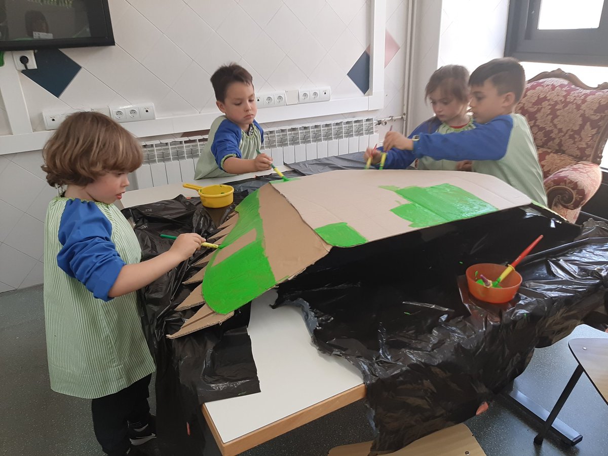 marta_mdc's tweet photo. Avui a l'hora d'espais hem fet pintura!!
Ens preparem per Sant Jordi🐉🌹@escolamdcprat https://t.co/x1Fc6TZ5On