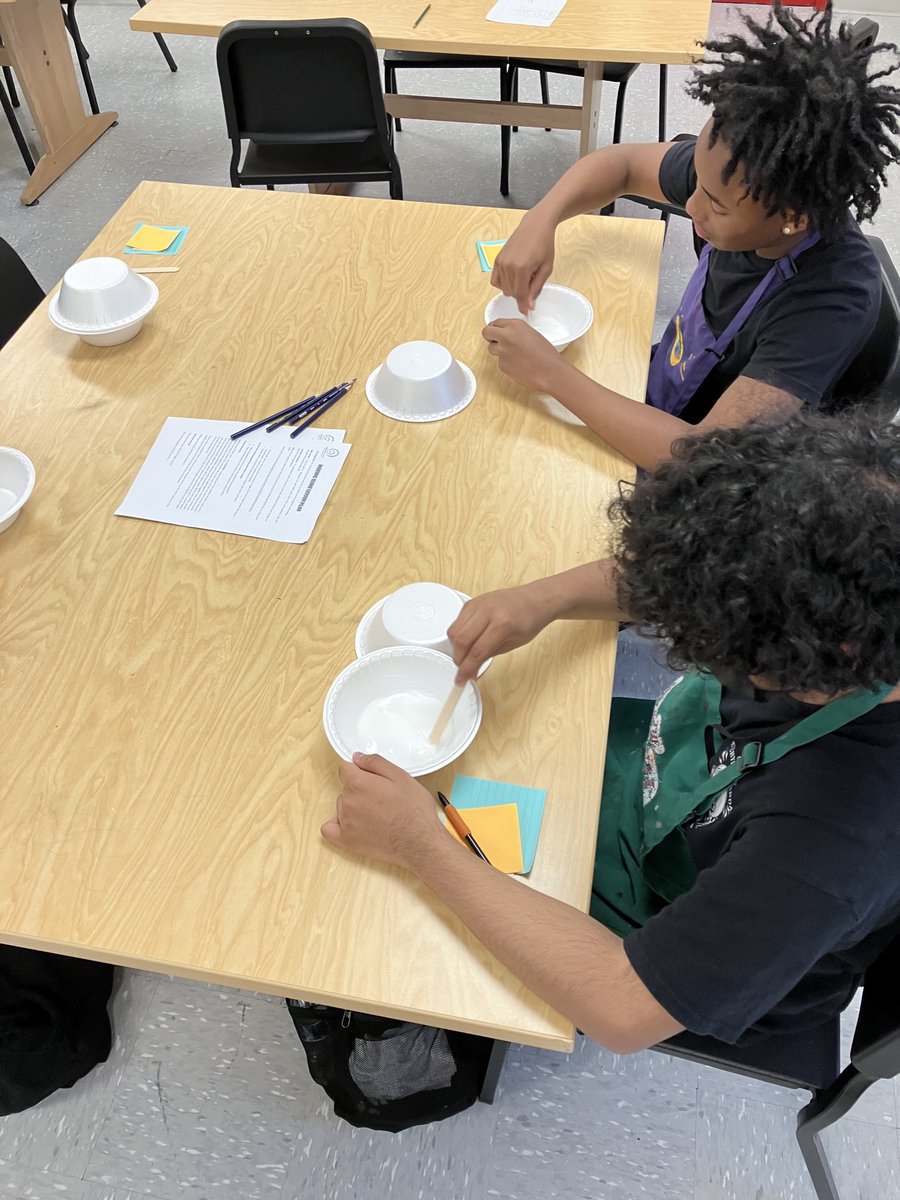 Creating slime in art class and connecting the lesson to polymers. #STEAMlearning #Art #Science ⁦@AldineISD⁩ ⁦@AldineArt⁩ #BadgerInnovate