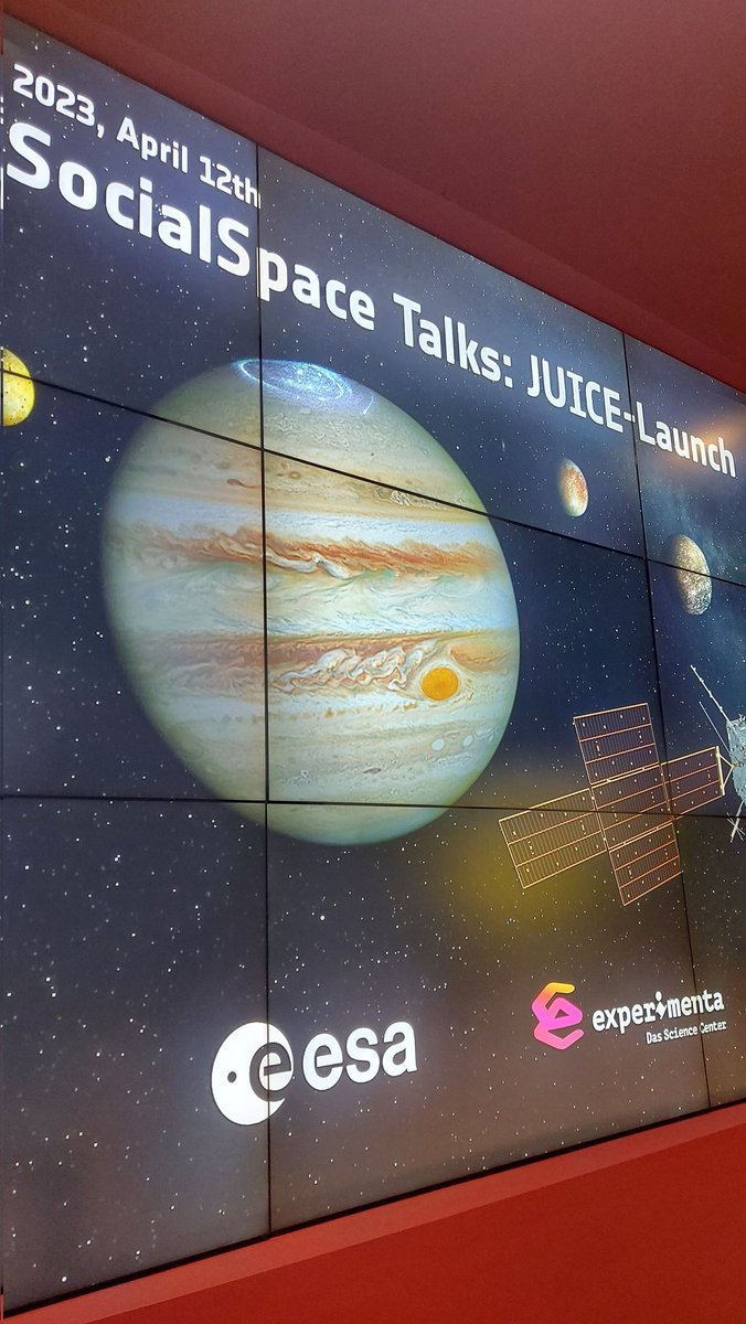 WomenCopernicus's tweet photo. Elena Martellato opens the #ESAJuice Science Talks at @experimentaDSC explaining how it all started from #Copernicus book, #Galileo 's view into outer space & to @ESA_JUICE to #Jupiter. AND how the #nextspacegeneration is ready for the mission π§‘
#Womeninspace #socialspace https://t.co/cpyiQkTWTv