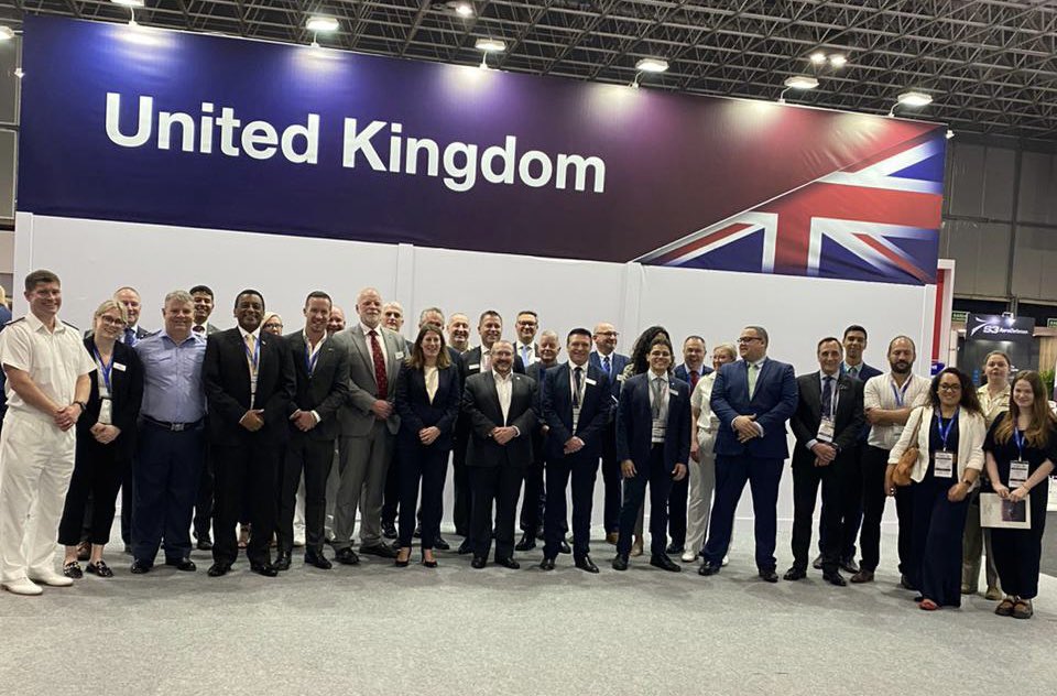 salqaq's tweet photo. Ótimo visitar o estande do Reino Unido na #LAAD23 - feira de Defesa e Segurança da América Latina - e ver de perto a excelência da indústria de defesa britânica. @defenceHQ https://t.co/wOYLgZk7Cd