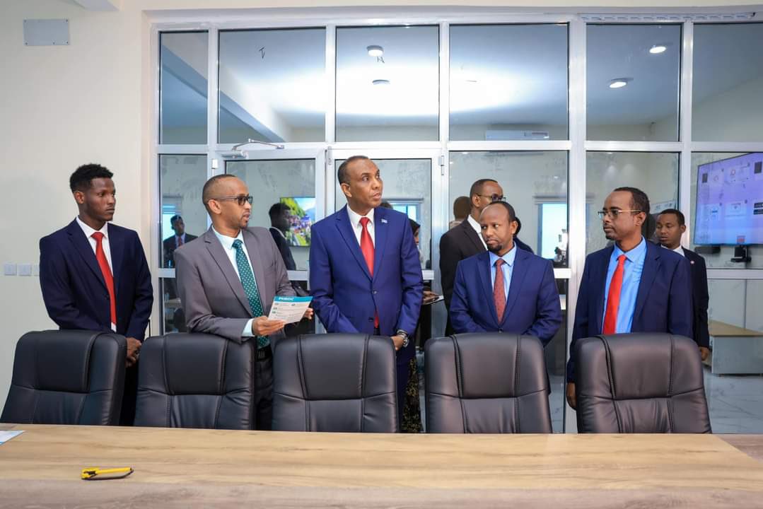 abdifatahahmedd's tweet photo. Today I had the honor of receiving the Prime Minister, H.E. @HamzaAbdiBarre and H.E. @DrAliHaji1 to the recently unveiled NIH-PHEOC building where I briefed them on recent NIH work and development as well as on our upcoming research exhibition. https://t.co/9dWdT5xMdW