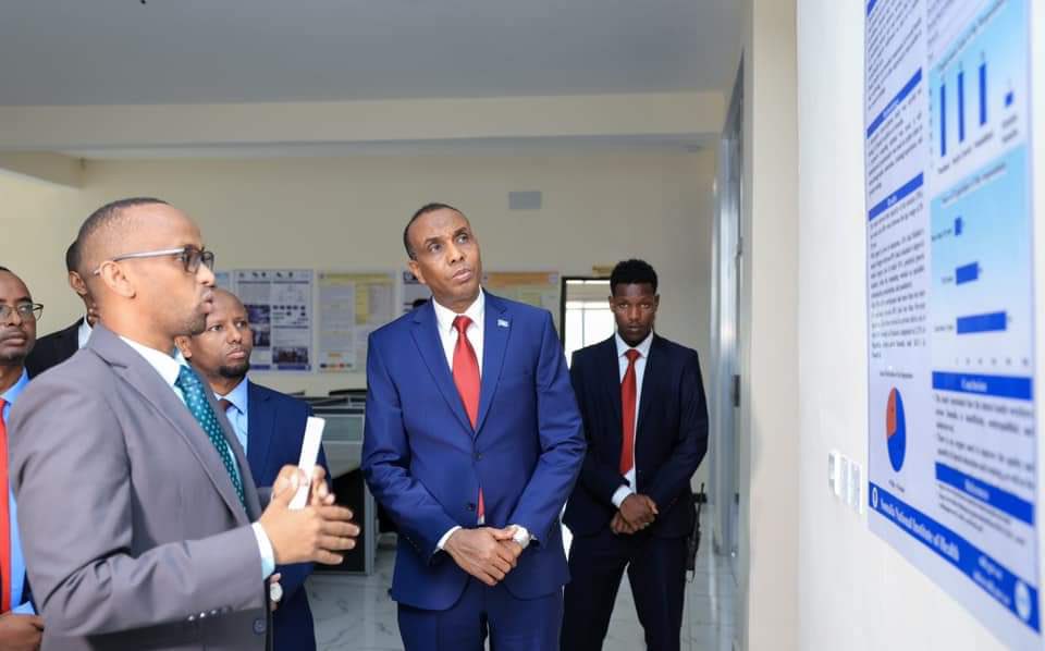 abdifatahahmedd's tweet photo. Today I had the honor of receiving the Prime Minister, H.E. @HamzaAbdiBarre and H.E. @DrAliHaji1 to the recently unveiled NIH-PHEOC building where I briefed them on recent NIH work and development as well as on our upcoming research exhibition. https://t.co/9dWdT5xMdW