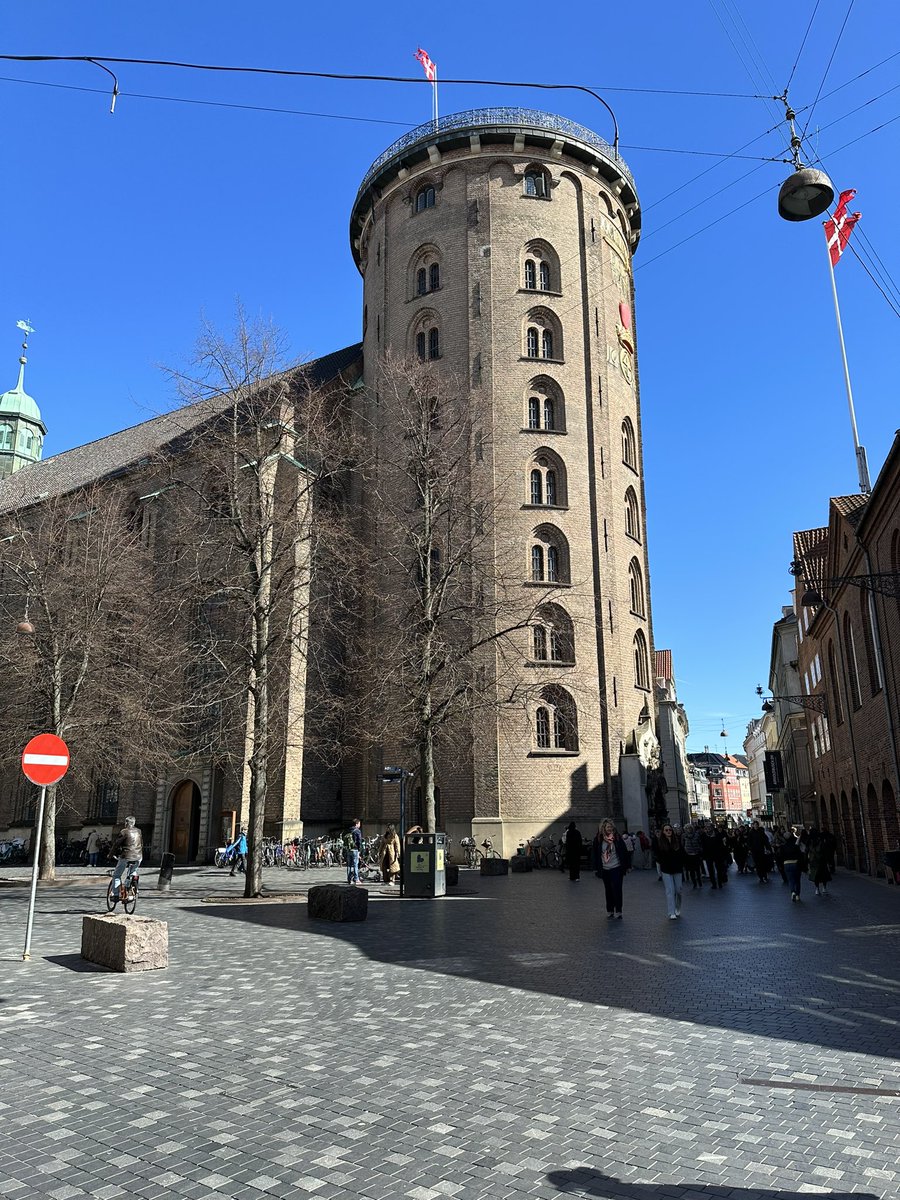RSFerreira_'s tweet photo. Cabin Crew! Ready for landing! Just arrived for a 2 day trip in Copenhagen. 🇩🇰 Day 1 is dedicated to a city trip through Copenhagen☀️ #Citytrip #Culture #relax  #MSEMSEvent @SKSprof https://t.co/cPWckWA2Ml