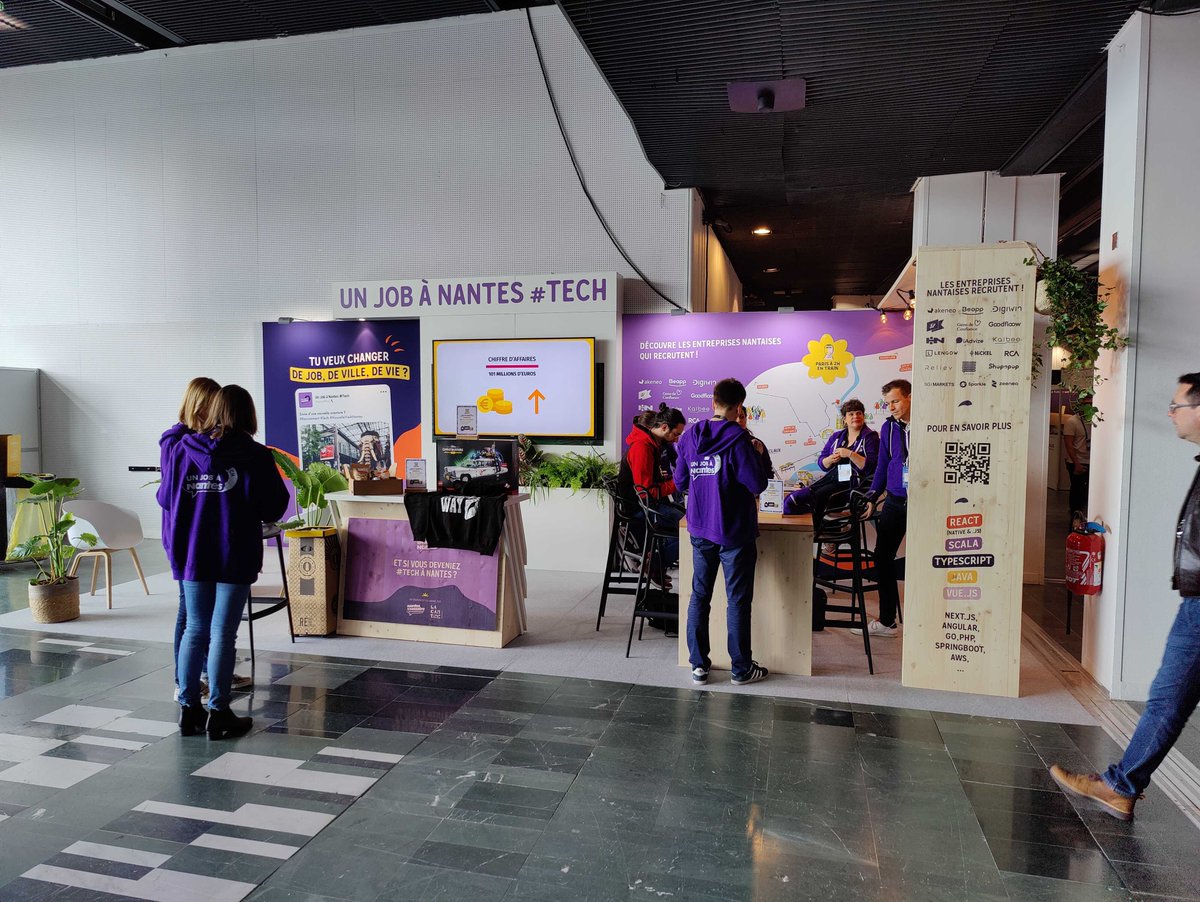 🔴 En direct du <a href="/DevoxxFR/">DevoxxFR (🦋 devoxxfr.bsky.social)</a> ! Beapp est avec la communauté nantaise sur le stand <a href="/UnJobANantes/">Un Job à Nantes</a> Venez nous rencontrez et découvrir le riche écosystème tech nantais et nos offres d'emplois beapp.fr/recrutement