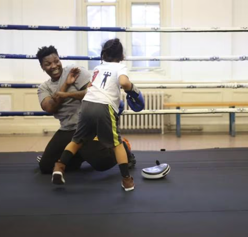 CHIGoldGloves's tweet photo. 💯🥊In 1994, CHICAGO #GoldenGloves was the first org to host the WOMEN'S DIVISION. Meet some of those pioneers! Centennial championship boxing tomorrow, Fri &amp; Sa 7pm! https://t.co/UTri9V7dBf 
@DarcelTribune @StaceyWescott1 #womensboxing #boxinghistory #ChicagoHistory https://t.co/hHkMCZhkSw