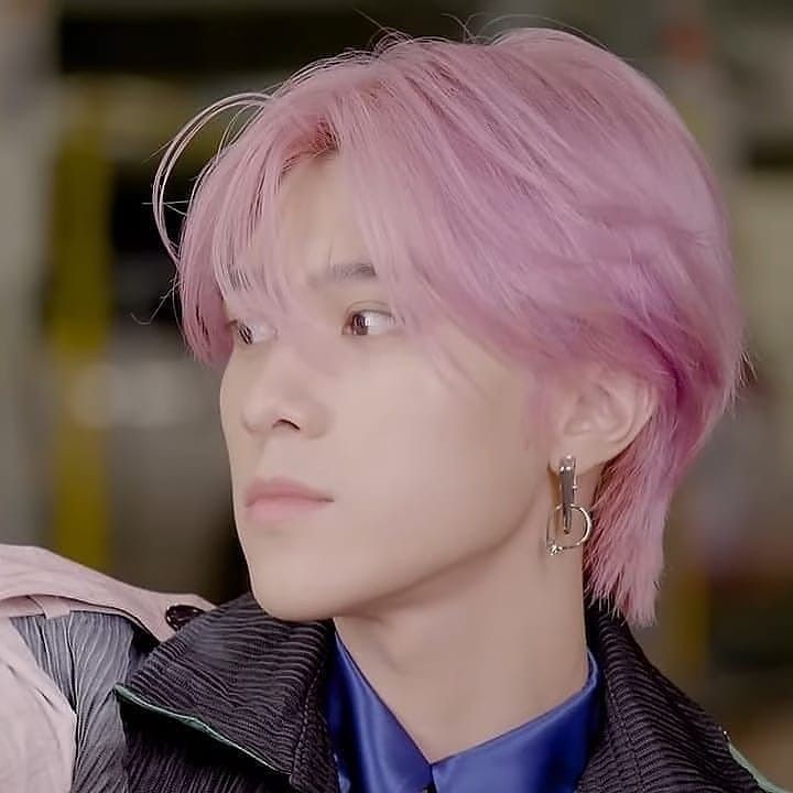 pallethwan's tweet photo. hendery pink hair sempre será lembrado como o melhor, o insuperável https://t.co/pQNABbzDHJ