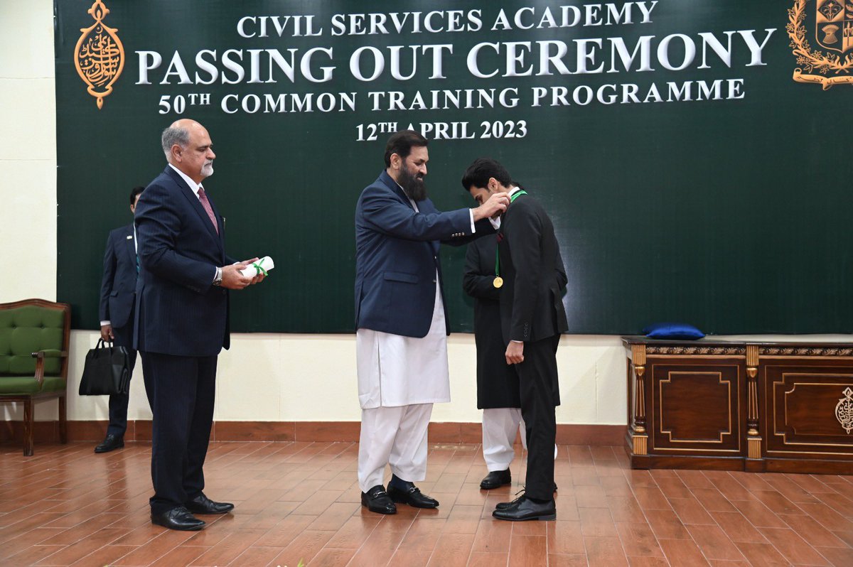 SalmanYousafPAS's tweet photo. Alhamdullilah! At passing out ceremony of 50th CTP, awarded with:
1- President’s Gold Medal for the Best All-Round Performance.
2- Director General’s Shield for the Best Performance in Academics. https://t.co/QteX2t1wuW