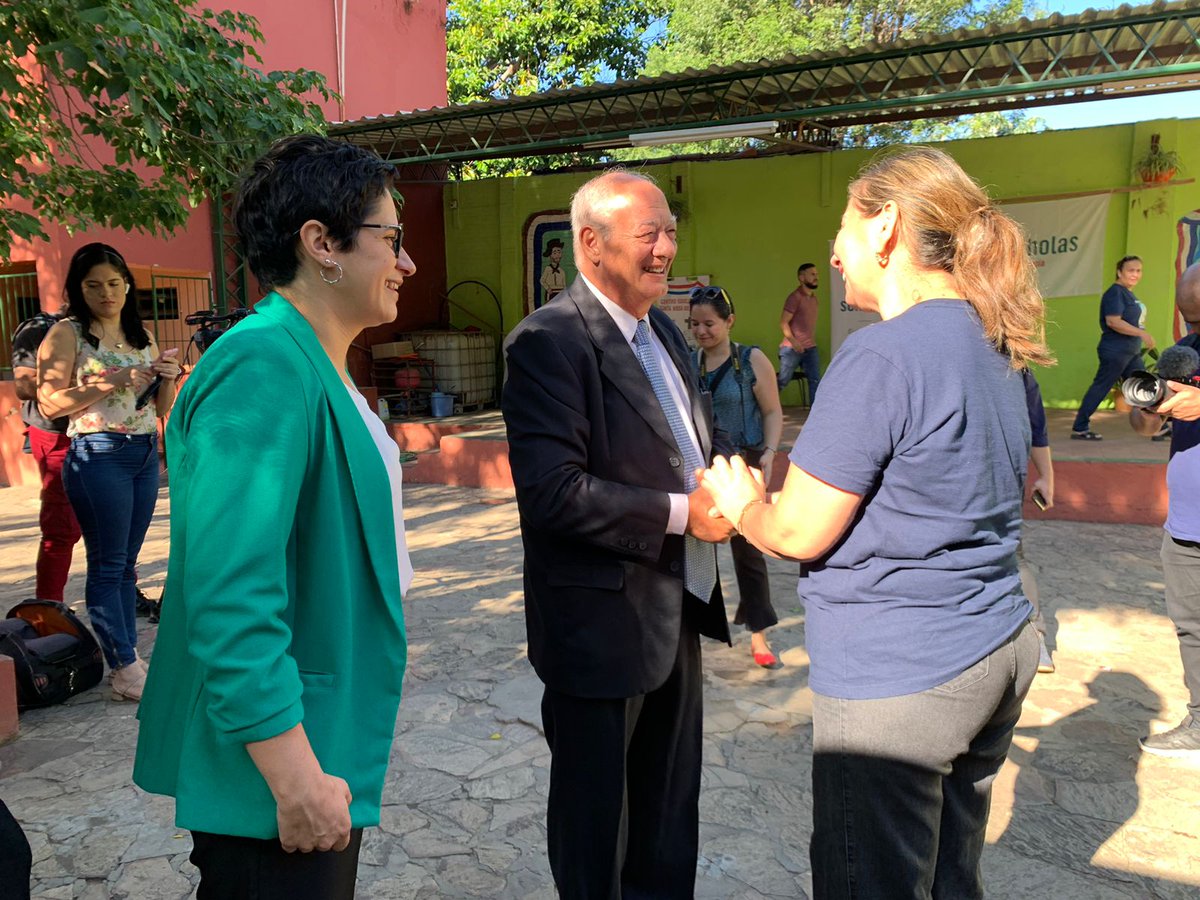 rnpy920am's tweet photo. Móvil @maviportillo 

🗣️José M. Del Corral, Pdte. Mundial del Movimiento Educativo Internacional  @InfoScholas 
⏹️Visita Paraguay para realizar agenda de trabajo. Llega para brindar su apoyo a la nueva directora ejecutiva de Scholas Paraguay, Mariela Cuevas https://t.co/1LzPdbpkTX