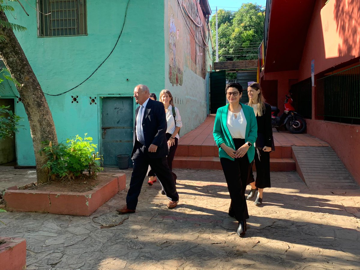 rnpy920am's tweet photo. Móvil @maviportillo 

🗣️José M. Del Corral, Pdte. Mundial del Movimiento Educativo Internacional  @InfoScholas 
⏹️Visita Paraguay para realizar agenda de trabajo. Llega para brindar su apoyo a la nueva directora ejecutiva de Scholas Paraguay, Mariela Cuevas https://t.co/1LzPdbpkTX