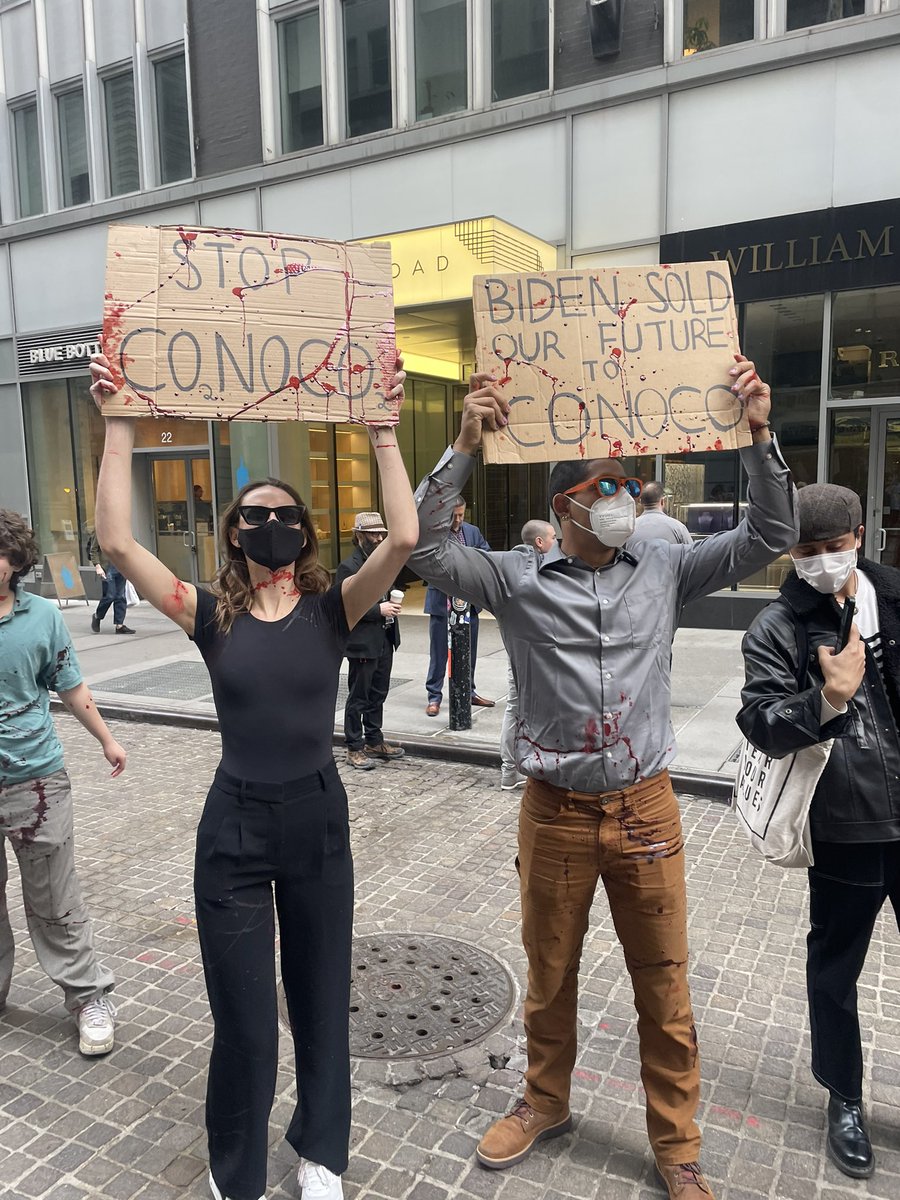 ClimateDEF's tweet image. We joined activists today at the @conocophillips shareholder meeting at the @NYSE where they held their annual shareholder meeting to protest @JoeBiden’s decision to allow drilling the Arctic. #stopwillowproject