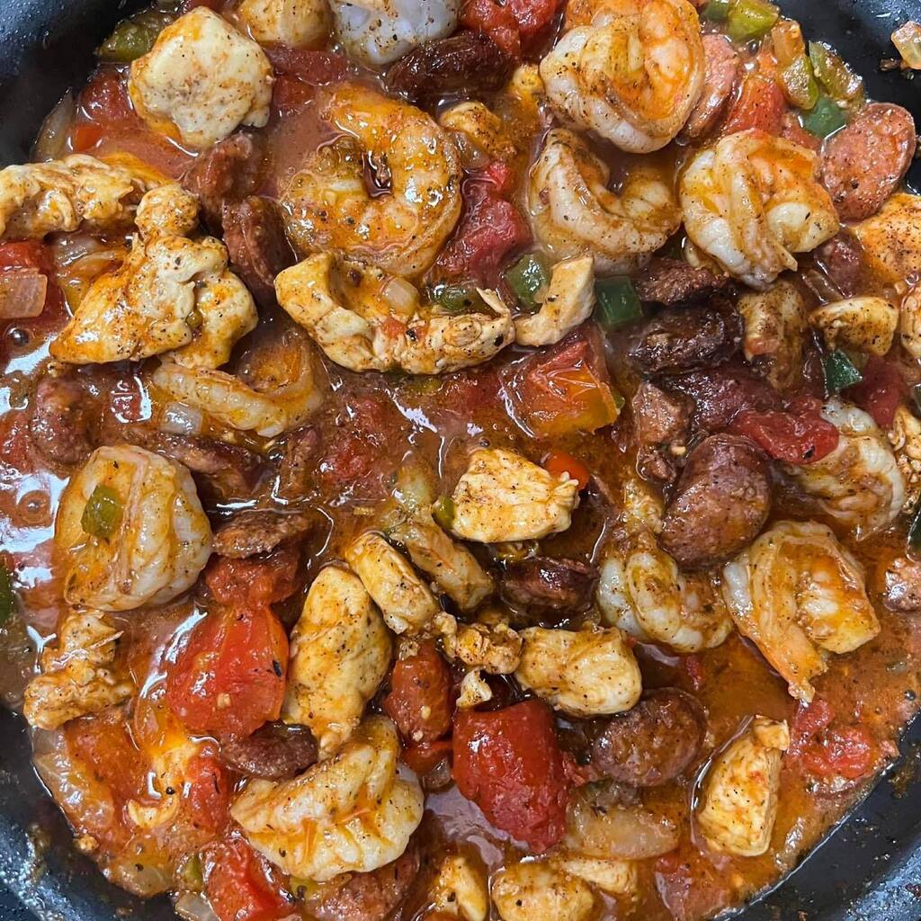 YoMamasMeals's tweet photo. As seen on @wbrcnews Mama’s Jambalaya Pasta is today’s #MealOfTheDay ORDER ONLINE click link in bio #OrderPayPickUp https://t.co/MstobqMZSF