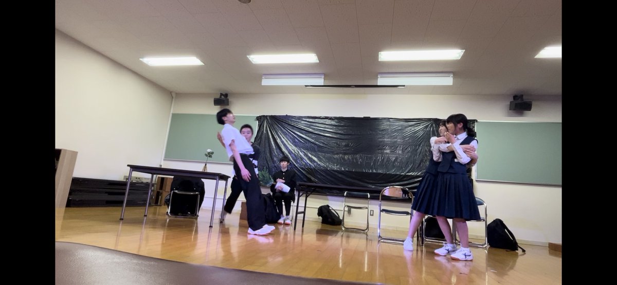 tomoaki_08's tweet photo. はる芝居・新歓公演で脚本を担当させて頂いてる『サマーヴォーズ』四コマダイジェスト https://t.co/zBVodugaVD