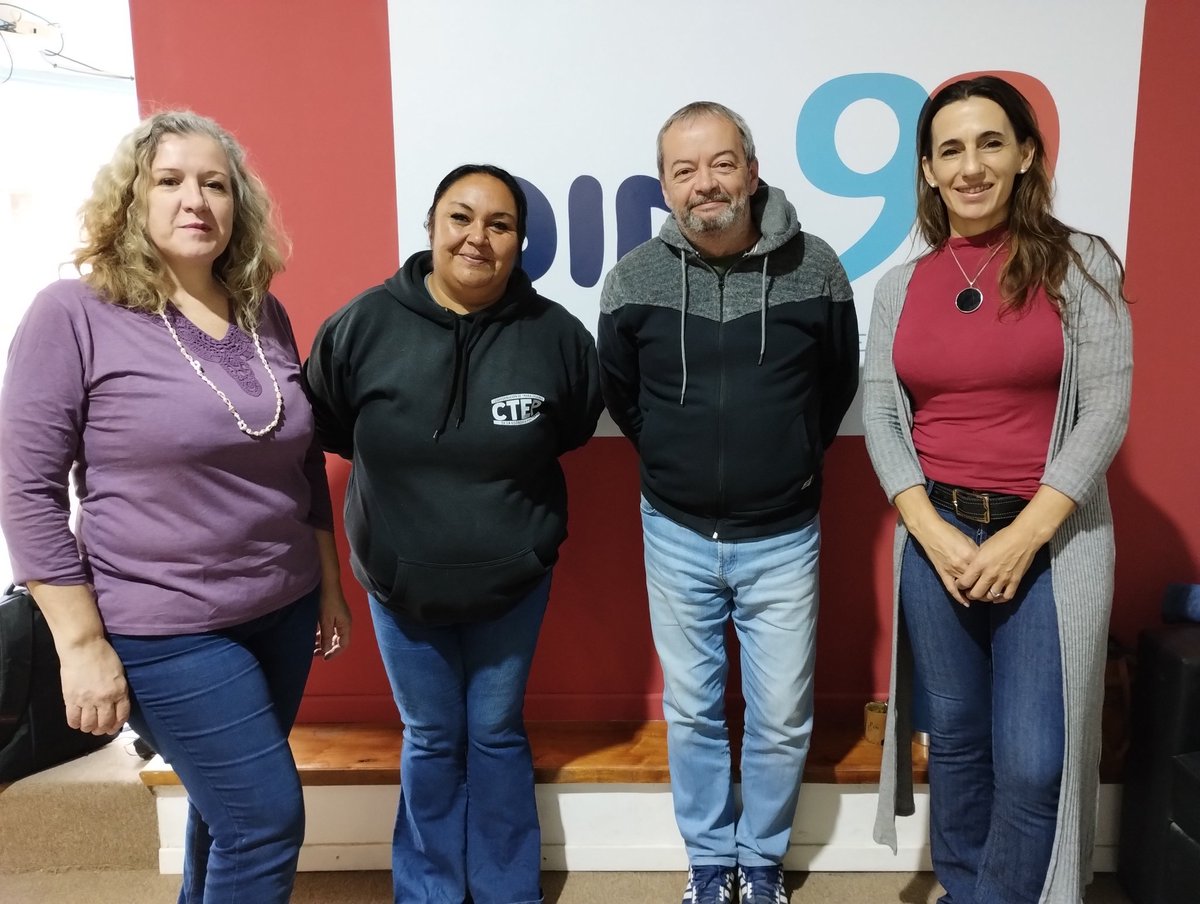 somosaire99's tweet photo. #Hoy en #SensaciónTérmica estuvimos con #LasSoles @SoledadSalaburu candidata a intendenta y Sole Urrutia candidata a primera concejala, ambas por Kolina. 

🎙️: @ShirleyHerreros y @fabipolizzo https://t.co/YpLQhtYfCR