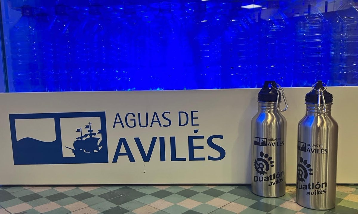 AguasdeAviles's tweet photo. 💧🏃 Colaboramos con @TRIATLONSP en el Campeonato de #España de #Duatlón para hacer una prueba más sostenible y reducir el consumo de plástico, instalando fuentes de agua y repartiendo bidones de aluminio entre los deportistas. 🥤

➡️https://t.co/zGzXa0E03f https://t.co/qls70MG0Fz