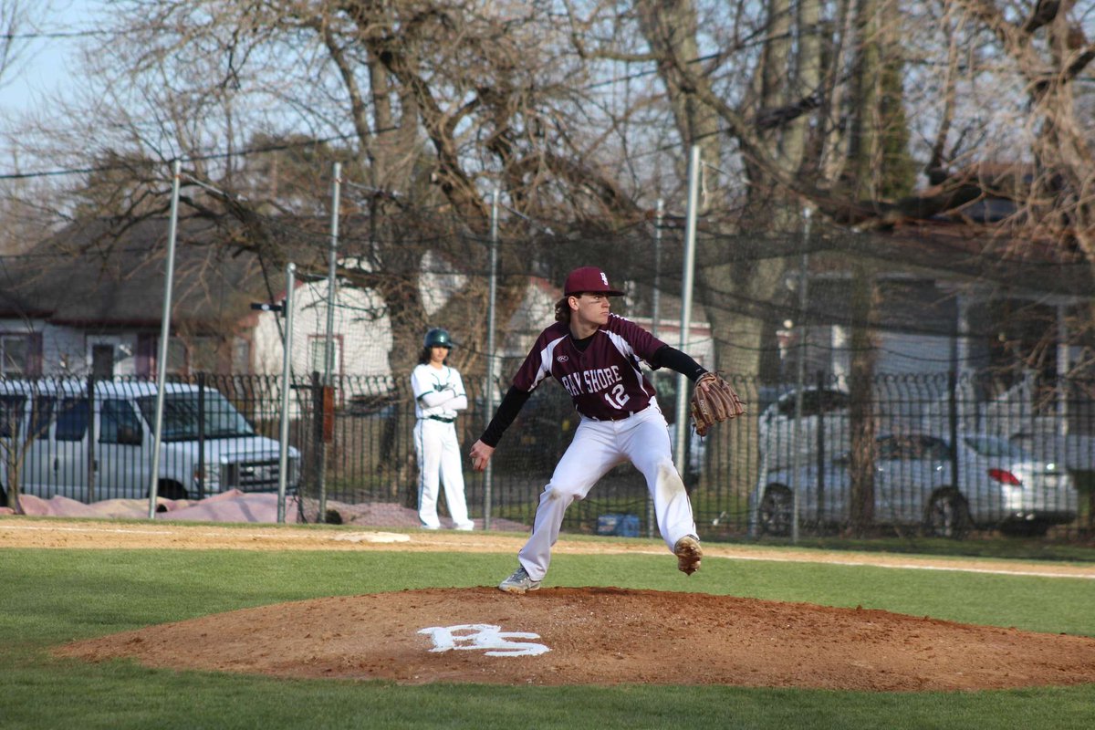 The_renwick's tweet photo. I chuck white Rocks pretty fast 
0.00 ERA 
@MLB 
@VirginiaRecruit https://t.co/YnMvZ8R0Qh