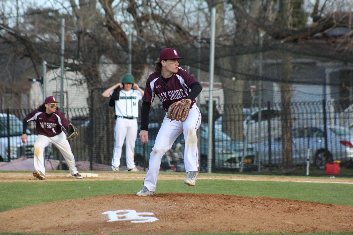 The_renwick's tweet photo. I chuck white Rocks pretty fast 
0.00 ERA 
@MLB 
@VirginiaRecruit https://t.co/YnMvZ8R0Qh