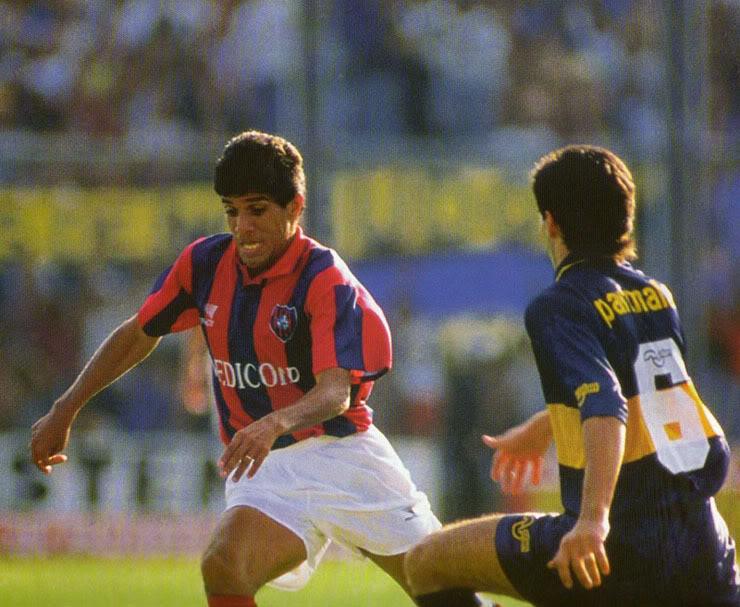 🔙Un día como hoy, pero en 1994, Silas debutó en #SanLorenzo.

 👀¿Contra quién? Contra Boca. ¿Cómo salió el partido? 1 a 0. ¿Quién hizo el gol? El propio Silas.