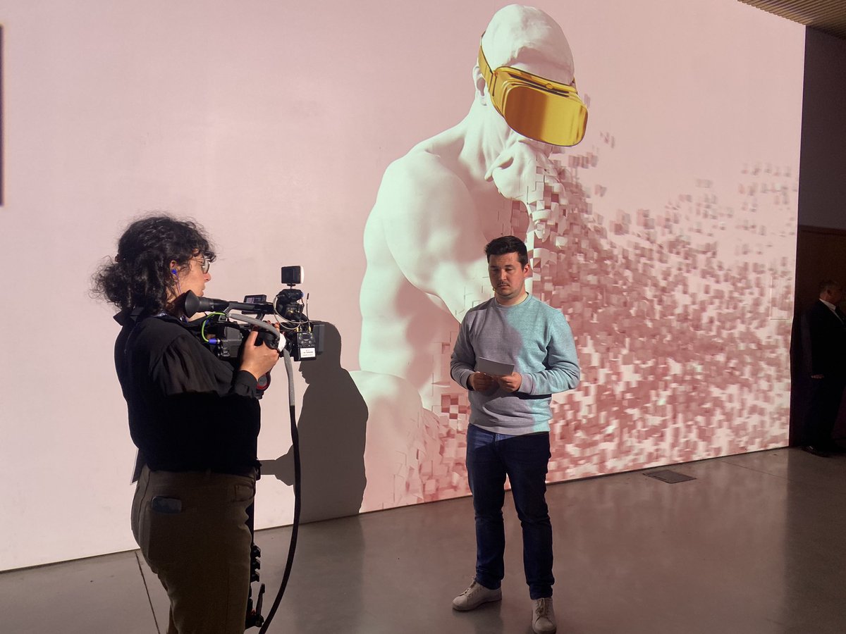 F3PaysdelaLoire's tweet photo. Vous vous posez des questions sur la #VR et les nouvelles technologies ? 

Ne manquez pas notre live à @lavalvirtual ! @CarudelQ va à la rencontre des exposants comme @meta @PICOXR ou encore @HoloLens et répond avec eux à vos interrogations 💻😊

📲 https://t.co/fQnStRED4A https://t.co/SykjNnySOA