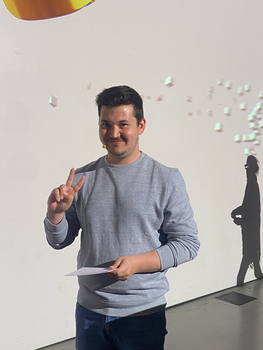 F3PaysdelaLoire's tweet photo. Vous vous posez des questions sur la #VR et les nouvelles technologies ? 

Ne manquez pas notre live à @lavalvirtual ! @CarudelQ va à la rencontre des exposants comme @meta @PICOXR ou encore @HoloLens et répond avec eux à vos interrogations 💻😊

📲 https://t.co/fQnStRED4A https://t.co/SykjNnySOA