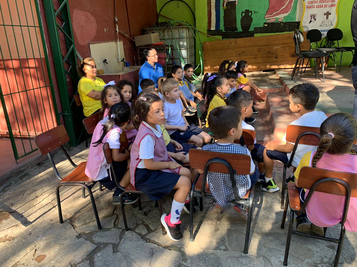 rnpy920am's tweet photo. Móvil @maviportillo 

🗣️José M. Del Corral, Pdte. Mundial del Movimiento Educativo Internacional  @InfoScholas 
⏹️Visita Paraguay para realizar agenda de trabajo. Llega para brindar su apoyo a la nueva directora ejecutiva de Scholas Paraguay, Mariela Cuevas https://t.co/1LzPdbpkTX