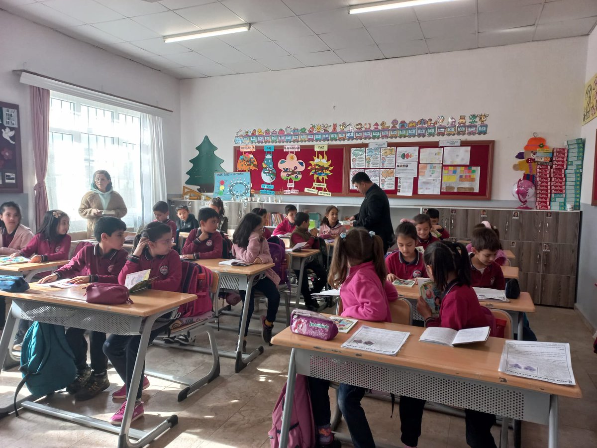 İlçe Milli Eğitim Müdürümüz Sayın Nurettin TIKIM okulumuzu ziyaret etti. Öğrencilerimizle sohbet eden ve Yazar <a href="/hbasdemir/">Hasan Başdemir (Hasan Öğretmen)</a>'e ait kitapları öğrencilerimize dağıtan Müdürümüze ve güzel kitaplar için yazarımız <a href="/hbasdemir/">Hasan Başdemir (Hasan Öğretmen)</a>'e teşekkür ederiz...
<a href="/kalemem20/">Kale İlçe Milli Eğitim Müdürlüğü</a> 
<a href="/KaleKitapOkuyor/">KalekitapOKUyorzinciri</a> 
<a href="/totak2066/">Nurettin TIKIM</a>