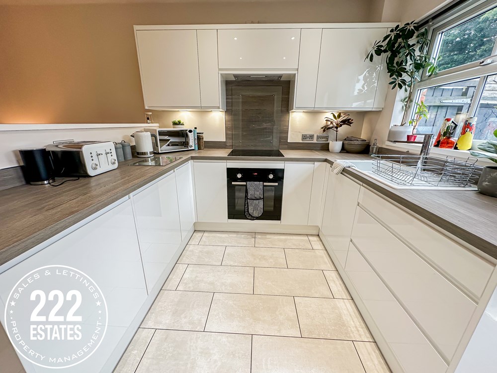 222Ltd's tweet photo. FOR SALE - Holywell Drive - £295,000 OIRO
Great Location - Walking distance to Town Centre, TOWN HOUSE, 4 BED, EN-SUITE, GREAT SIZE LIVING ROOM, UTILITY ROOM, Downstairs Wc, Off Road Driveway , Newly fitted Kitchen with built in appliances https://t.co/LgRlPtM5vn