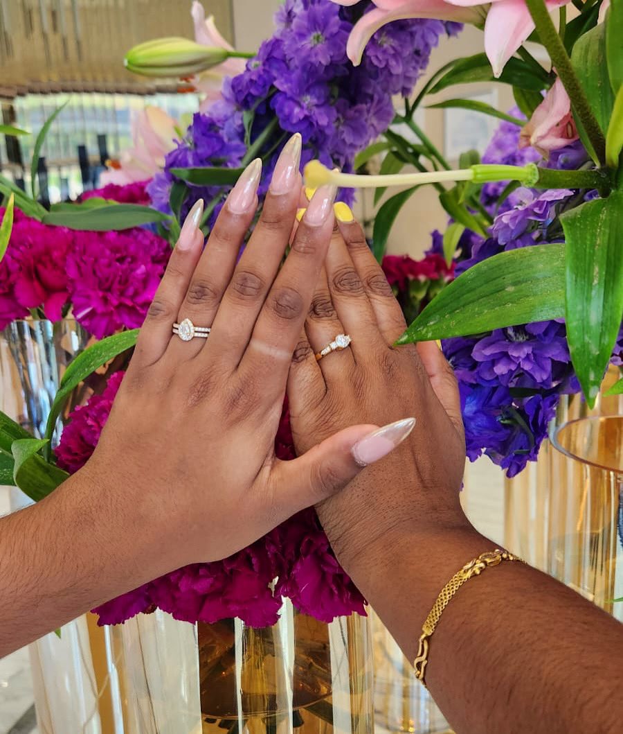 kingnahlaa's tweet photo. Tinder 2018. It was supposed to just be a hookup but they said ‘I’m gonna be the reason you come out to your family and I’m going to make you my wife’. I was like BET! 

Now we’re engaged 🥹🫶🏽 https://t.co/l1mA782Lt4