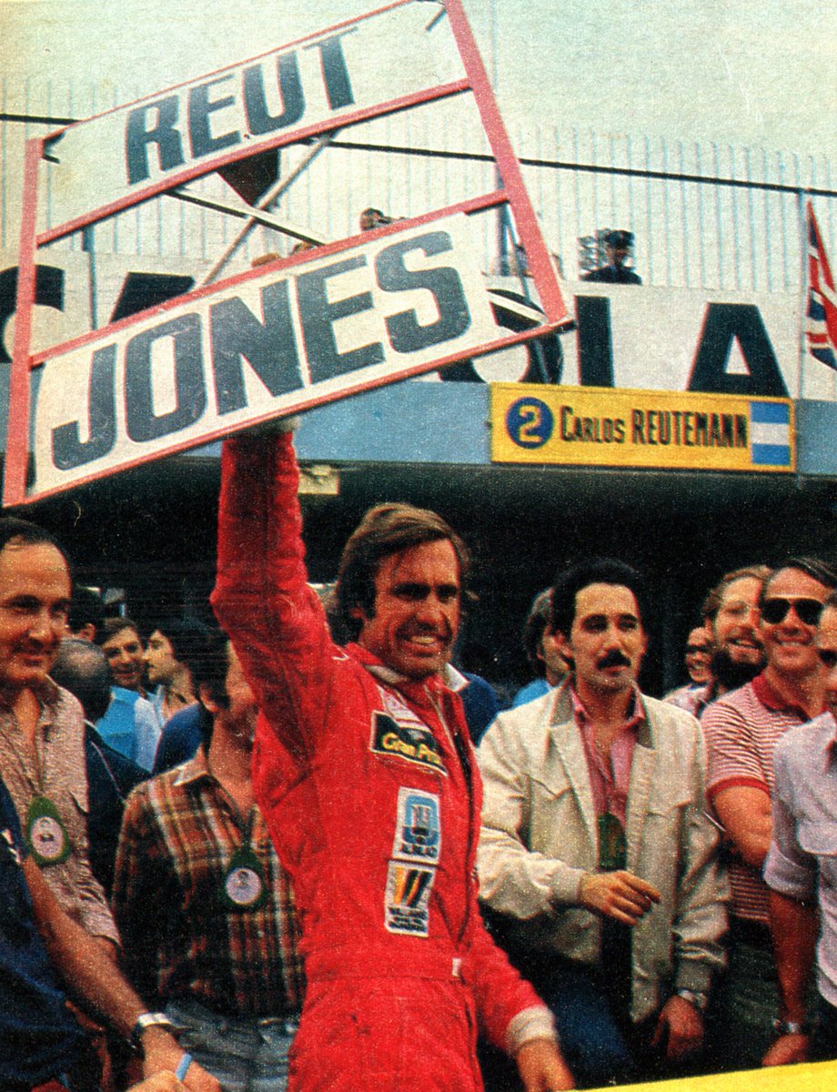 En el día de su natalicio recordamos a Carlos Reutemann con una de las fotos mas icónicas de su carrera deportiva.

#CarlosReutemannF1WorldChampion1981