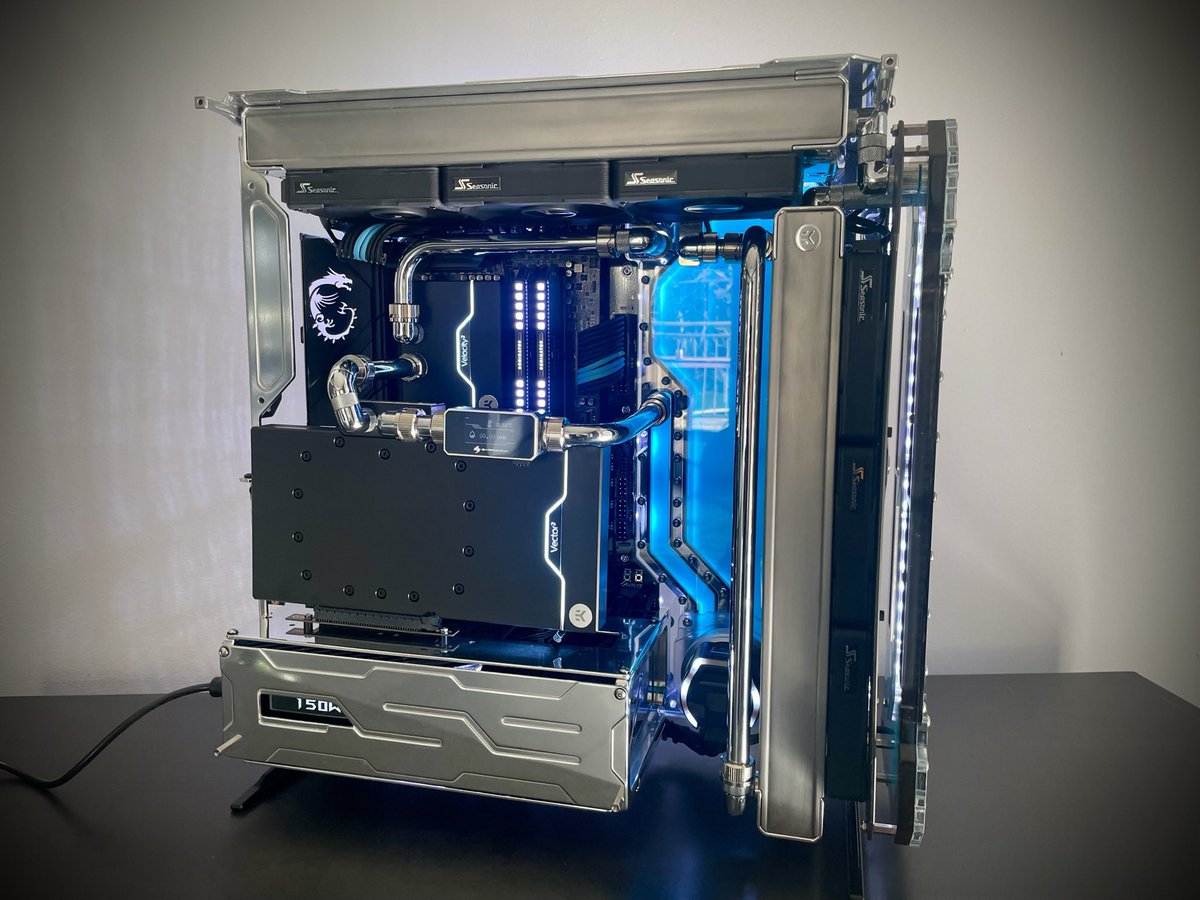 SingularityC's tweet photo. Chrome Spectre Integra-M Build By Acid Constructions
Checkout his Instagram for more photos and info @acid_constructions
📸Tag us @singularitycomputers for your chance to be featured.
#singularitycomputers #spectreintegramdualloopsidepanel #customsidepanel #watercooling https://t.co/muYnTe0Ebt