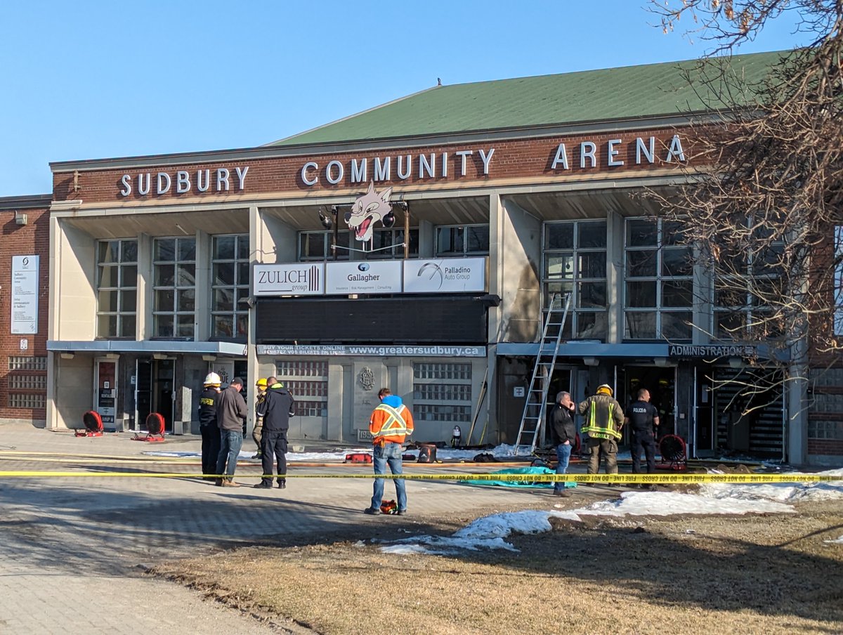 CBCSudbury's tweet photo. Greater Sudbury Fire Services have reported a small fire at the Sudbury Arena entrance. We'll have more soon. https://t.co/esq2enp3aQ