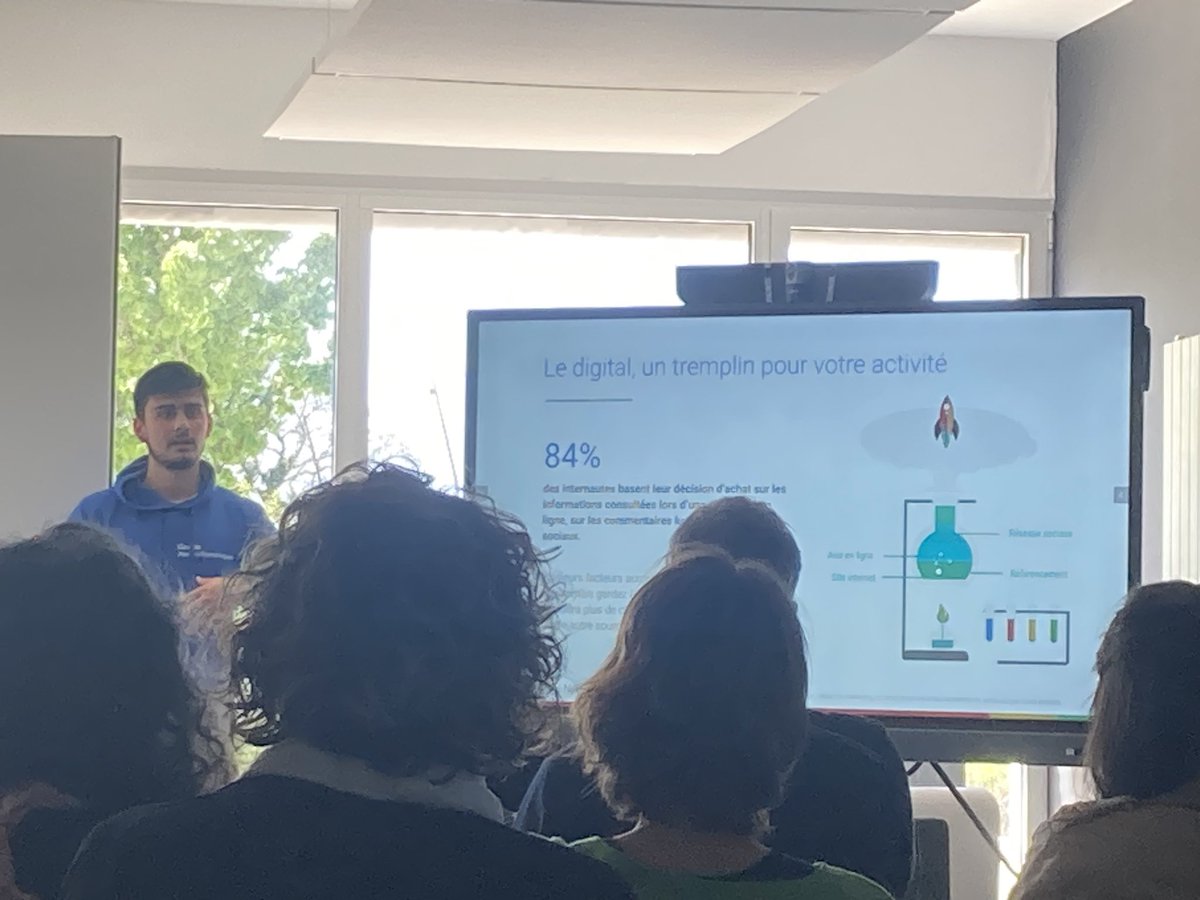 CorineGuignard's tweet photo. #Pornic Dernière étape du #googleateliersnumeriques Tour au #WiP #avecpoleemploi une belle collaboration 👏🏻👏🏻👏🏻 https://t.co/Lfva1WyNQj