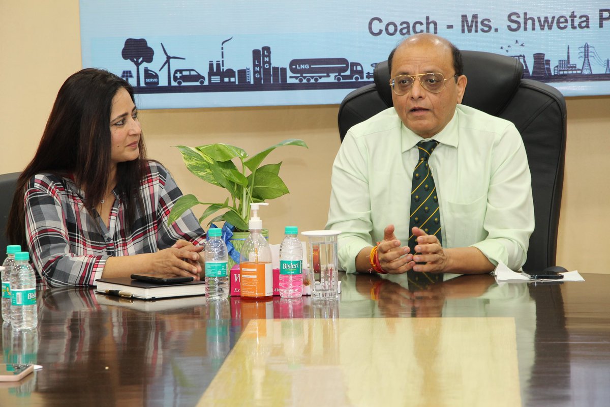 DelhiIocl's tweet photo. Workshop offered a step-by-step formula to #Buildyourbrand and #PowerfulPositioning.
Some of the Key takeaways of workshop
#Business #Brand
#Personality #LeadershipDevelopment
#SMARTGoalSetting
#WomenEmpowerment
@ChairmanIOCL
@DirMktg_iocl
@Bohrashyam2 https://t.co/v9gGsh1CIe