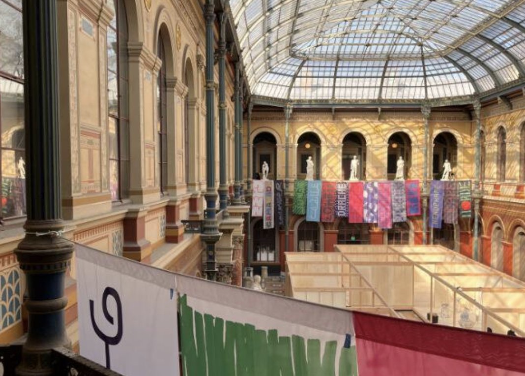 MinistereCC's tweet photo. 👏 @MondesNouveaux est aux @beauxartsparis jusqu'au dimanche 16 avril ! 👀L'occasion de découvrir la scénographie modulable de l'architecte et designer Olivier Vadrot, inspirée du musée à croissance illimitée de Le Corbusier : https://t.co/mlixQ178Cd
#MondesNouveaux #architecture https://t.co/2Rim77hv09