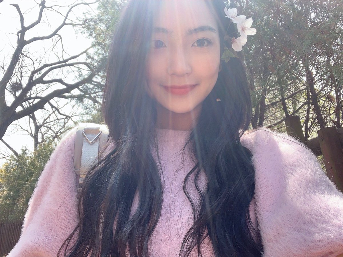 makamaka_Col's tweet photo. [#HEESU]
[📸]

Porque las flores de cerezo se marchitan tan rápido🥺

@makamaka_world
#MAKAMAKA #마카마카 
#희수 #디아 #다슬 #은비
#HeeSu #Dia #Daseul #eunbi https://t.co/pKaIXBjd1y