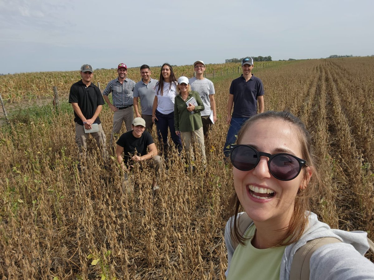 Un placer estar recibiendo a este grupo de alumnos pasantes de agronomía de la FCAyF de La Plata con Irene Velarde, llenos de preguntas y curiosidad para conocernos e intercambiar sobre el trabajo y metodología que venimos llevando en la Chacra Pergamino #juntossabemosmas

🙌🙌