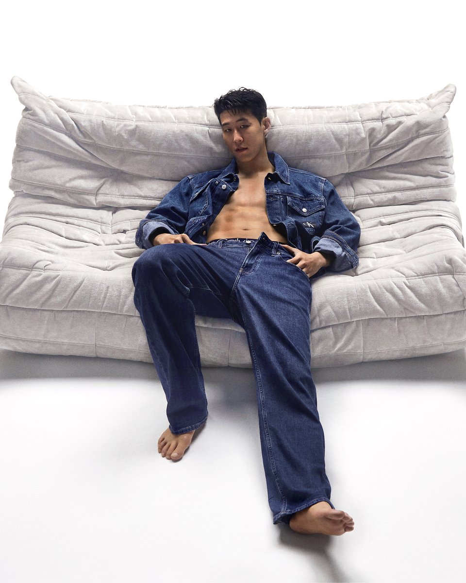 CalvinKlein's tweet photo. RT if you want to sit with @Sonny7 https://t.co/3CpXm2u8OE