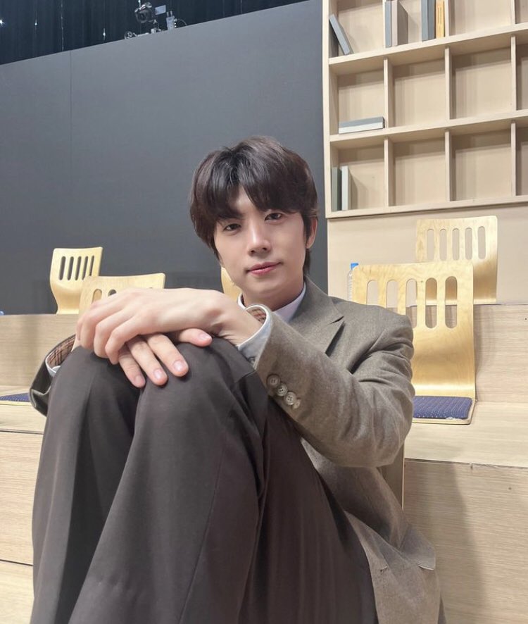 okkjjo's tweet photo. which 4th gen idol is this???? https://t.co/tZaRbcJ1ia