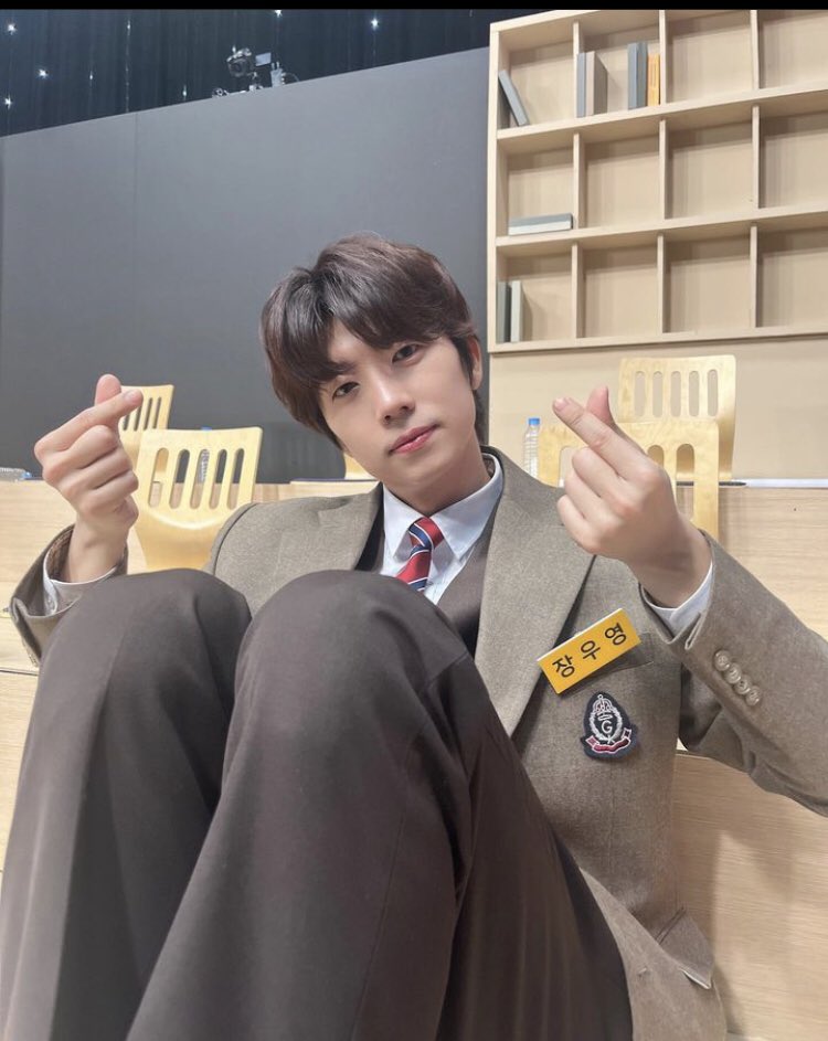okkjjo's tweet photo. which 4th gen idol is this???? https://t.co/tZaRbcJ1ia