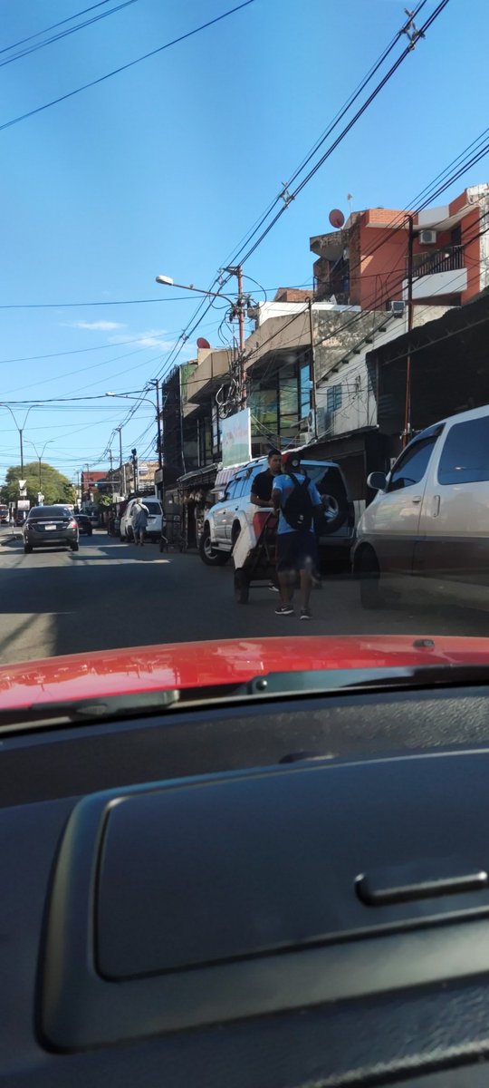 karaq1's tweet photo. @juanvillalbapy Lider, podés darnos una mano en la zona del mercado 4,  RdF antes y después de Perú @AsuncionMuni https://t.co/k27dSk5FLx