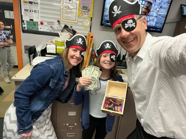southrangederry's tweet photo. Congratulations to our first treasure chest winner...Hannah S. in 4th grade! 
Hoist your ship’s sails and register here: https://t.co/wV8RIcXqOA.  Your adventure awaits! https://t.co/wtiXjrD4XQ
