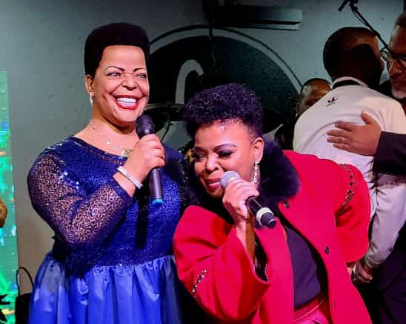 RISEfm943's tweet photo. Dr Rebecca Malope was honored with a Statue in Caroline bears palace by Mr Shabangu to thank her for over 30 years contribution to the Gospel music Indistry.
What do you think about the statue?
013 757 0096
#RISEfmDrive
#MpumalangaAzishe https://t.co/jc98mdDiCY