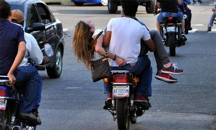 Mariale1401's tweet photo. ¿Saben qué muertes sí me dolieron y esas basuras lo que hicieron fue burlarse?

Lo único que lamento es que Tibisay no haya sufrido más.

Yo no olvido, nunca olvido ✋🏼 https://t.co/DN4faISz8F