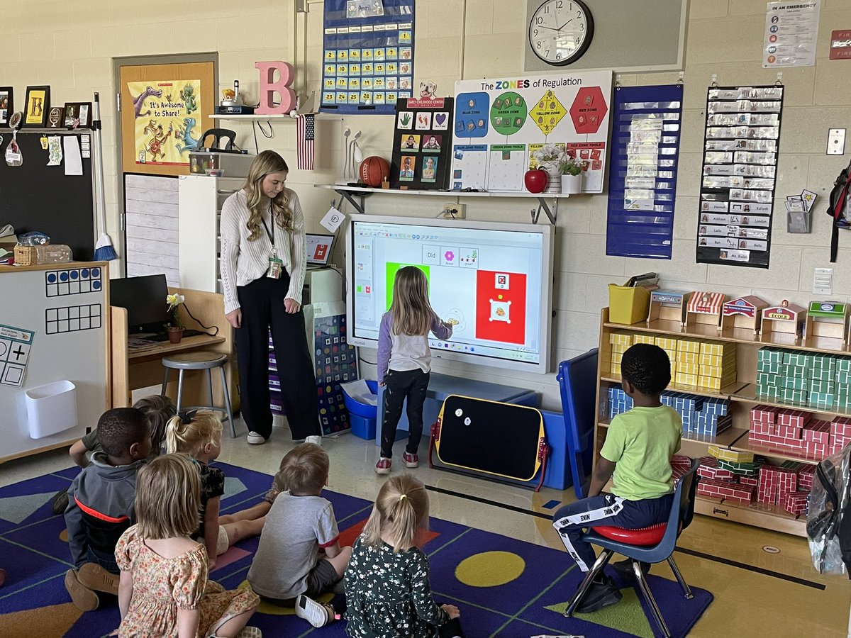 BPS101EdPathway's tweet photo. ‘Do flowers eat pizza?’ Future teacher, Miss Sophia, used this &amp; other thought provoking questions to probe students knowledge of what flowers need to grow as she began her lesson at the @ECofBPS101. I can’t wait to see her continue to ‘grow’ as she follows her passion to teach! https://t.co/tt0kA0kKve