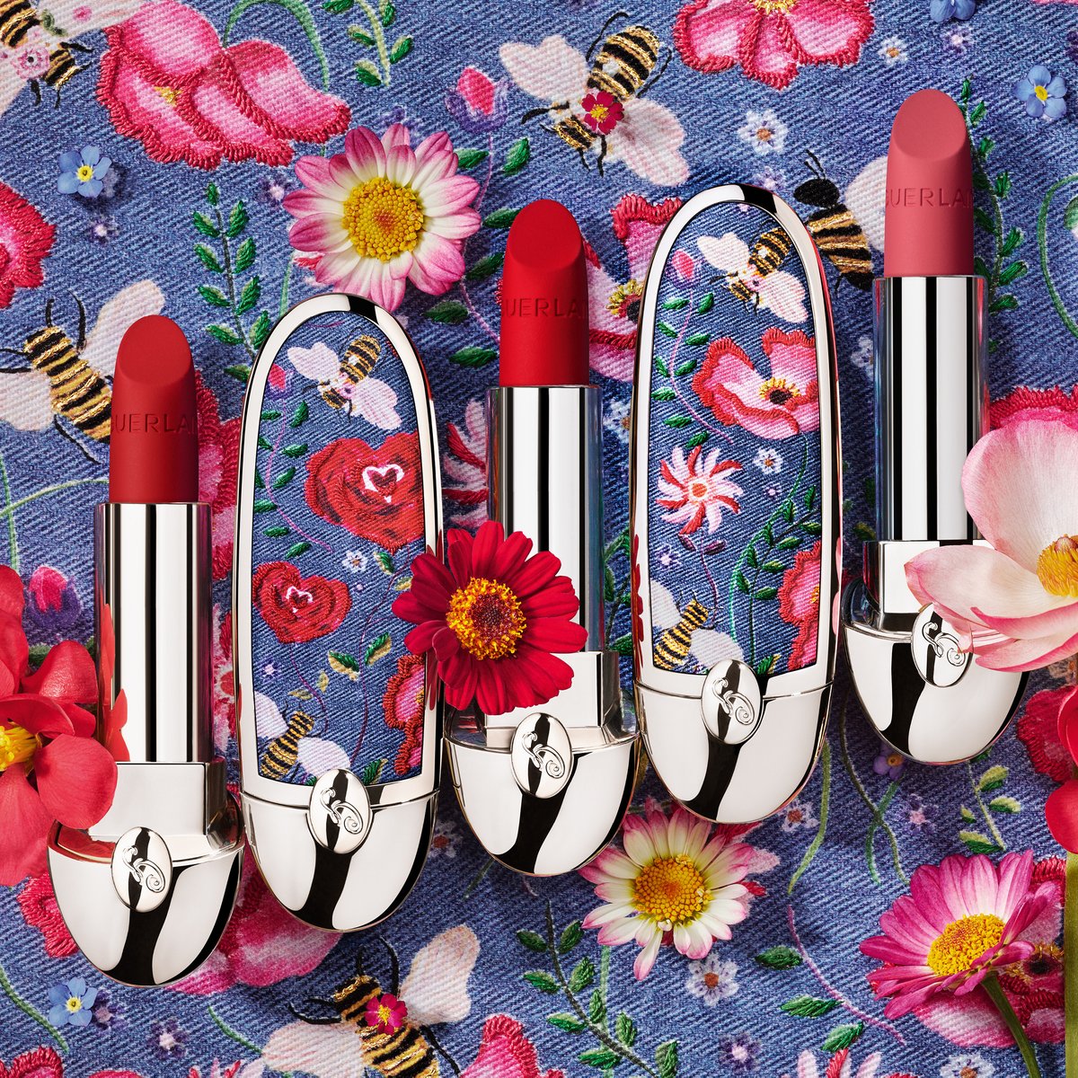 Guerlain's tweet photo. Endlessly customisable. Deliciously pigmented. An iconic object of beauty.​

Discover the new Rouge G trio for summer:
- 360 Milky Beige: a timelessly chic rosy beige.​
- 510 Rouge Red: a bright, bold true red.​
- 880 Ruby Red: a radiant scarlet red.

#Guerlain