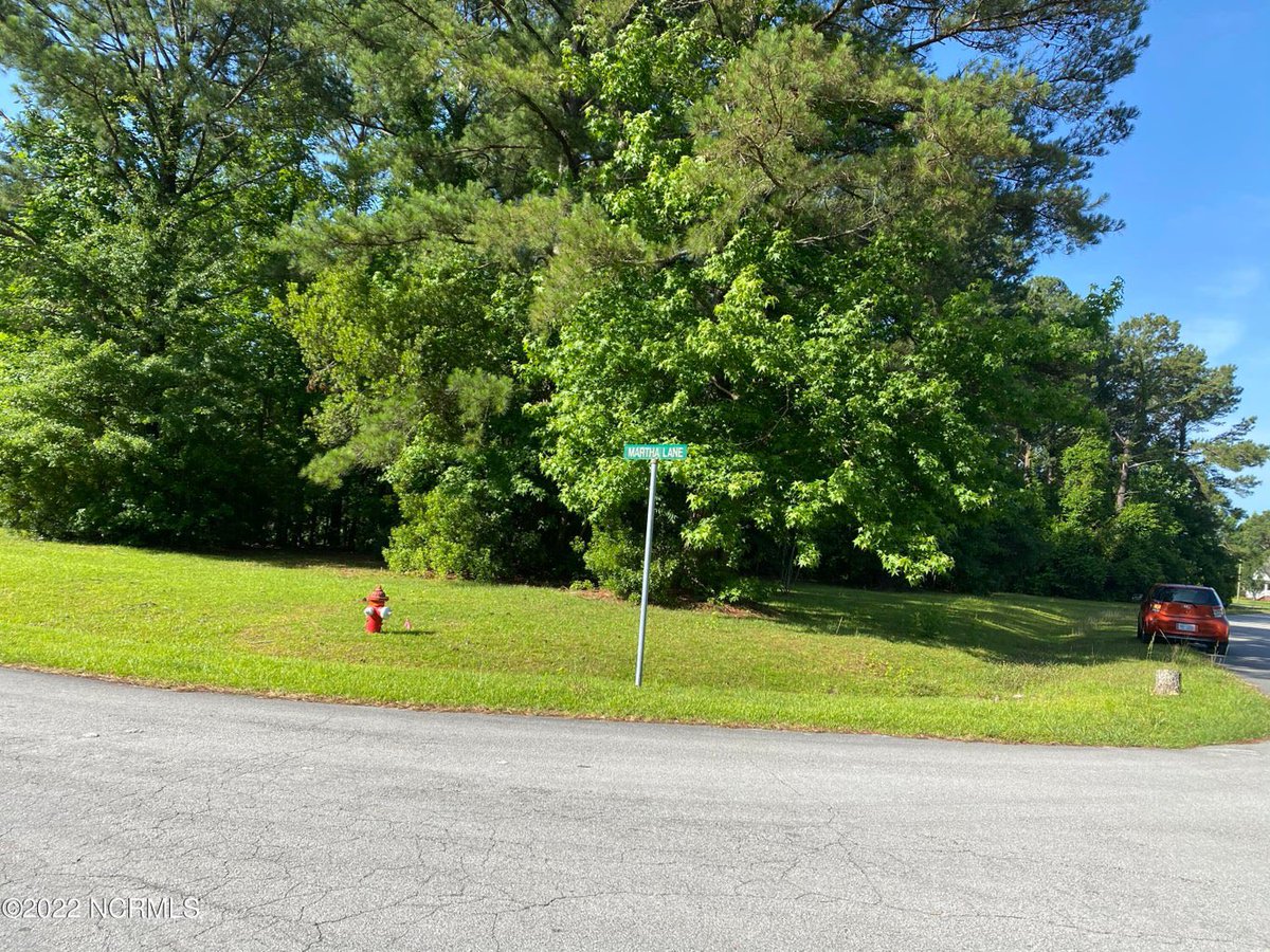 Harrison_Dorn's tweet photo. Beautiful wooded corner lot in Hinson Farms with over 500' of road frontage! Make it yours today! #HarrisonDorn #246CountrySquireLane #175k #Land #JacksonvilleNC https://t.co/C6nC3oxnLN