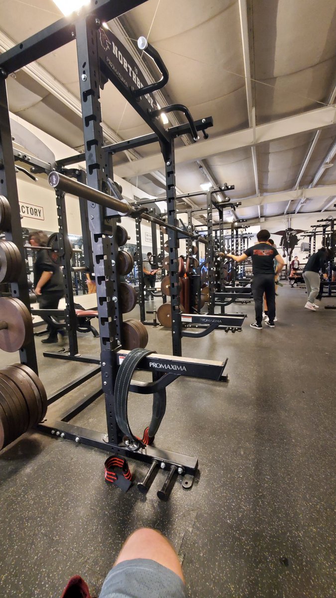 NorthbrookLifts's tweet photo. Powerlifting Athletic Period ready to move some weight! #RaiderStrong #ClubCorwin #SBISD https://t.co/uePiApWzOi