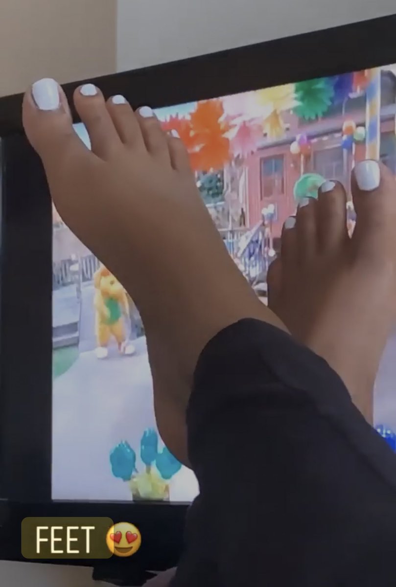 JadaLynae's tweet photo. The face.                     The toes. https://t.co/n2wpXAGSrk