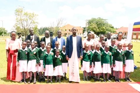 KamuliGirlsPS's tweet photo. #AVisit2ourKyabazinga https://t.co/0uXyGLJctb