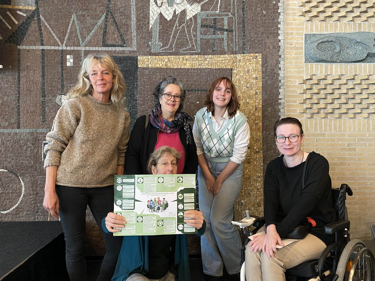 PSprovGld's tweet photo. Eerder op de dag vond de Open agenda plaats. Daarin kaarten insprekers onderwerpen aan die juist niet op de agenda staan. Zo ging het vandaag over het Gelders Regionaal Manifest, een provinciaal mediafonds, natuurbrandbeheersing en het burgerberaad Klimaat. #PSGld https://t.co/O4qqdEJvy3